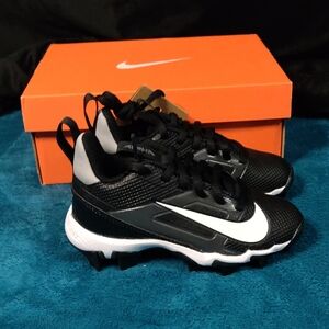 Nike Alpha Menace 4 Shark BG FQ4012-001 Size 10c Black White Football Cleats